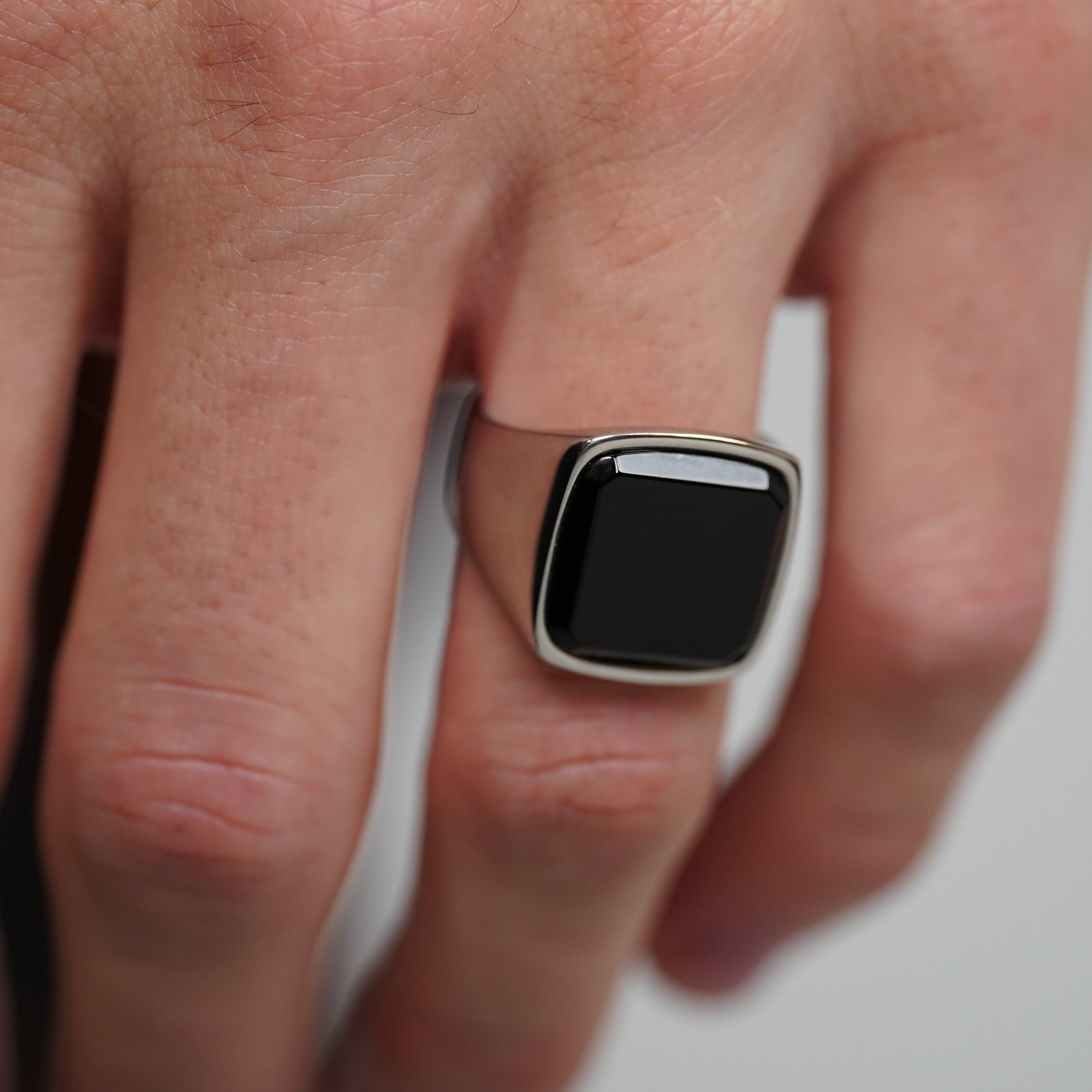 Black Onyx Oversize Signature - Sølvtonet ring