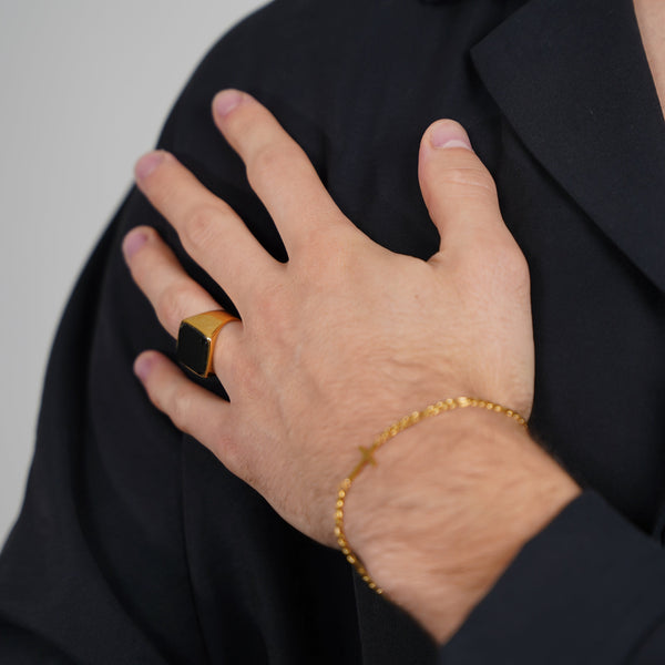 BLACK ONYX OVERSIZE SIGNET RING (GULD)