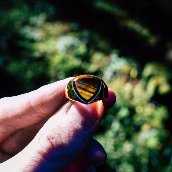 TIGEREYE POLYGON SIGNET RING (GULD)