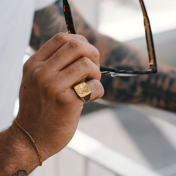 EXPLORER OVERSIZE SIGNET RING (GULD)