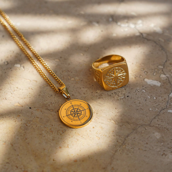COMPASS OVERSIZE SIGNET RING (GULD)