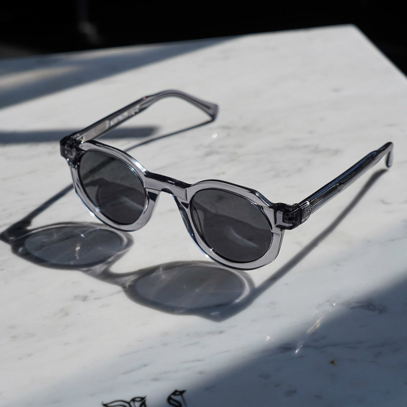 Signature solbriller - Transparent grey